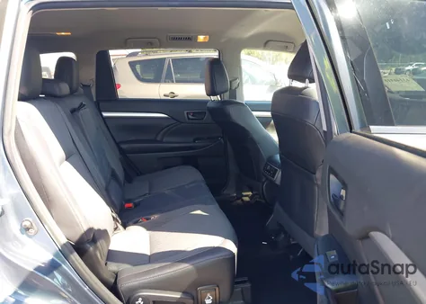 2018 Toyota Highlander Le Plus z USA, uszkodzony, nr VIN 5TDZZRFH8JS253337